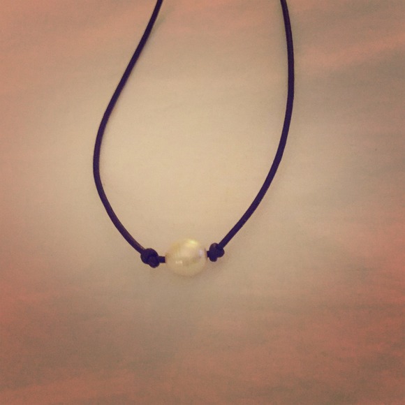 Leather and pearl necklace can make any length