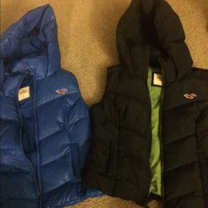 2 HOLLISTER vests (navy blue and light blue)