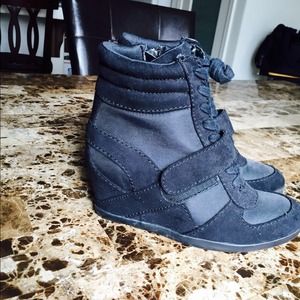 simply Vera wang booties