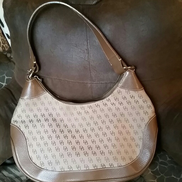 Dooney & Bourke Handbags - Authentic Dooney & Bourke Handbag