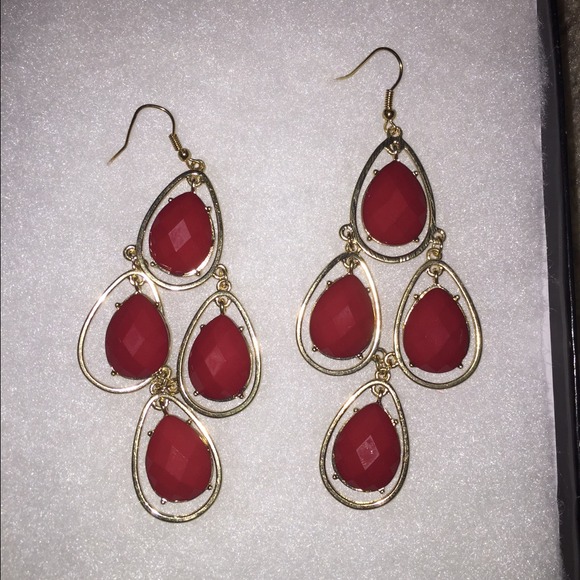 Maroon dangle earrings