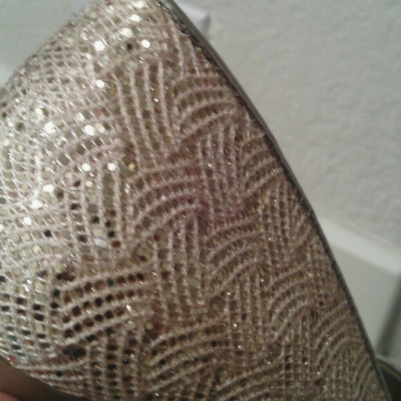GOLD SEQUIN HEELS - Picture 2 of 3