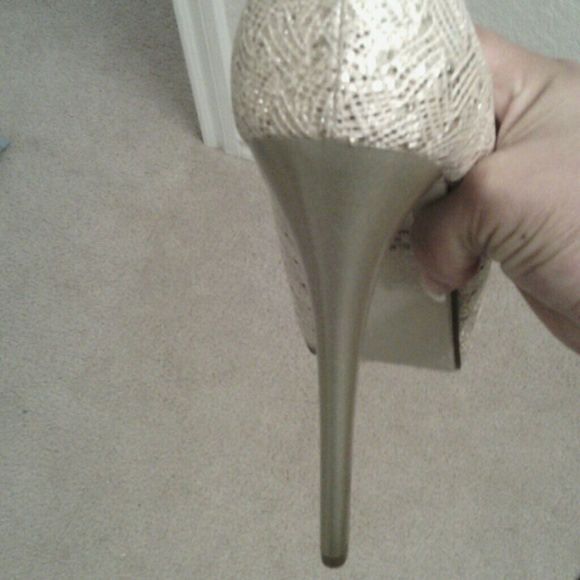 GOLD SEQUIN HEELS - Picture 3 of 3