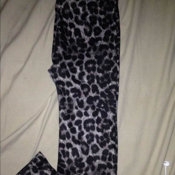 Leopard print leggings