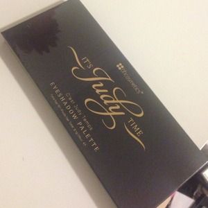 It's Judy time eyeshadow palette
