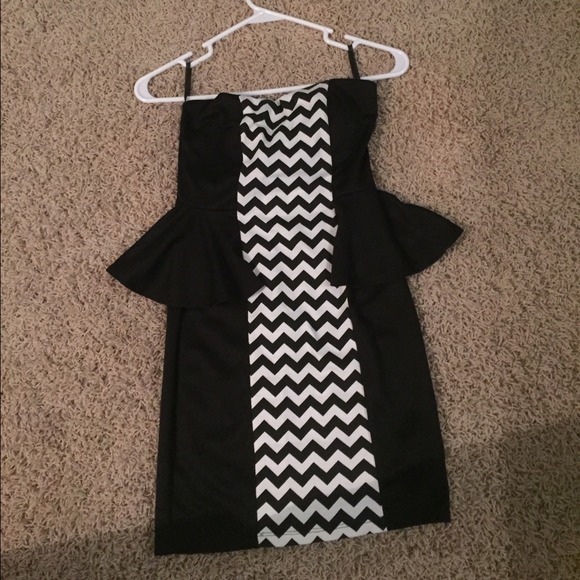 Black & white chevron dress, new with tags, small