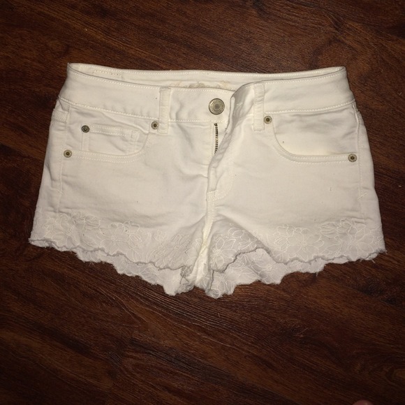 White American eagle shorts
