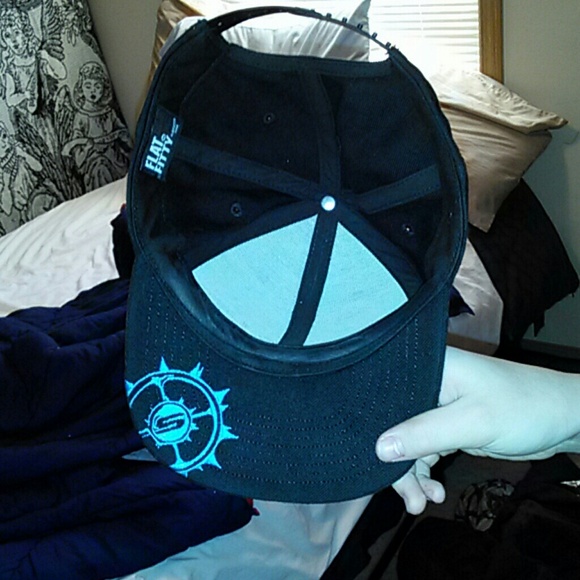 Hat - Picture 2 of 3