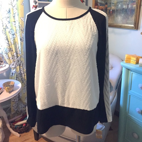 🏵RACHEL ROY TOP - Picture 2 of 5