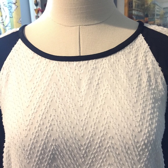 🏵RACHEL ROY TOP - Picture 3 of 5