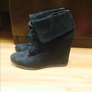 SOLDDDD Black suede wedge booties