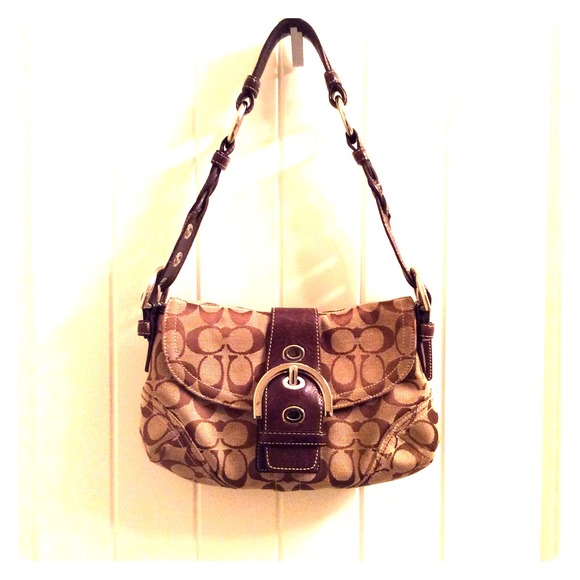 Signature Coach Shoulder Bag