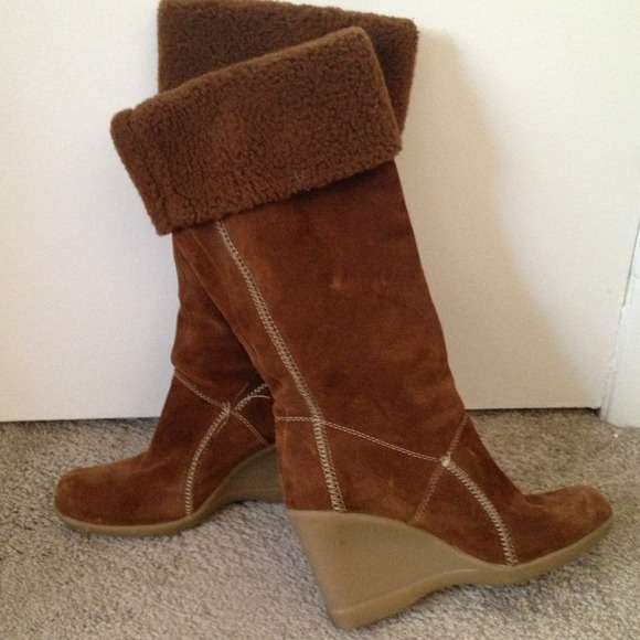 Suede Knee High boots Reaction by Kenneth Cole - Picture 2 of 4