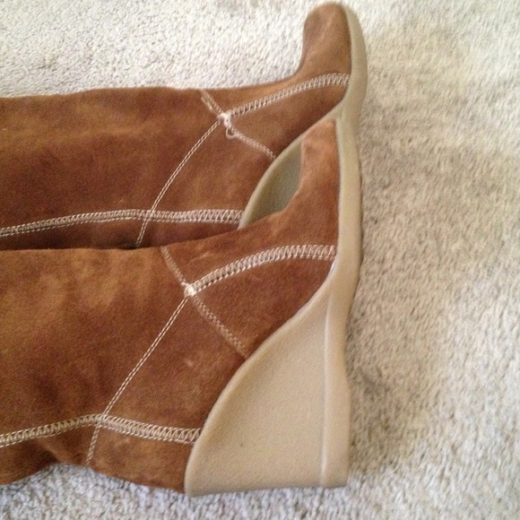 Suede Knee High boots Reaction by Kenneth Cole - Picture 4 of 4