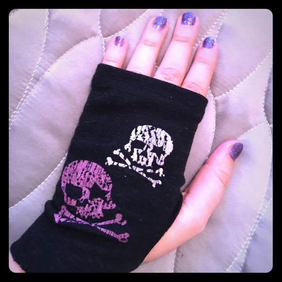 Skull & Cross Bones Fingerless Glove