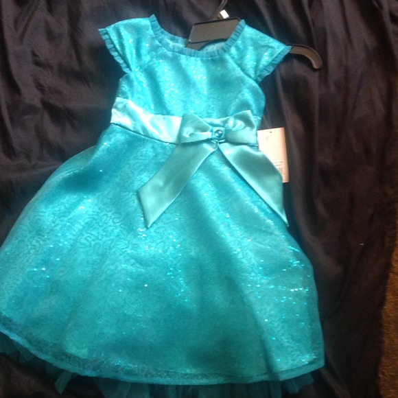 Girls teal dress size 6.Great for Easter