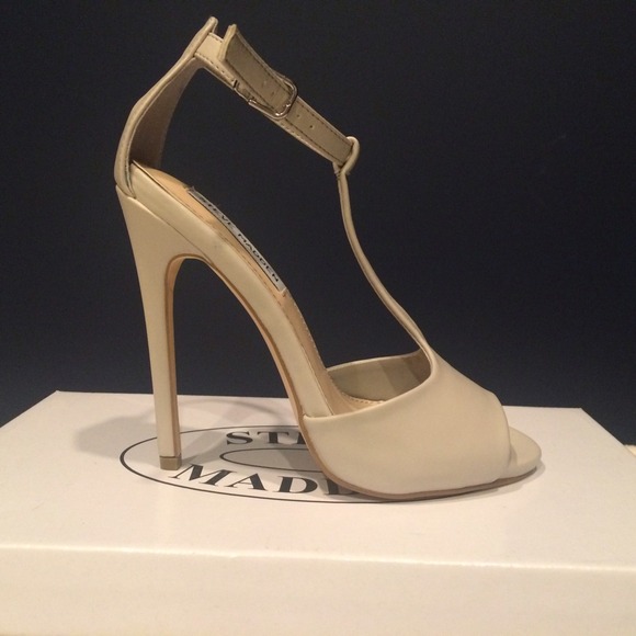 Stunning nude Steve Madden heels - Picture 2 of 4