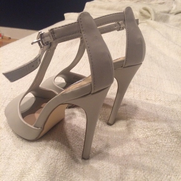 Stunning nude Steve Madden heels - Picture 3 of 4