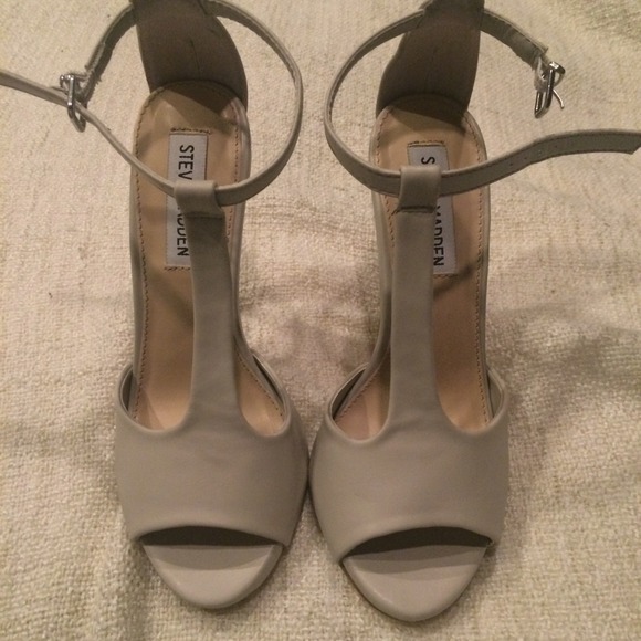Stunning nude Steve Madden heels - Picture 4 of 4