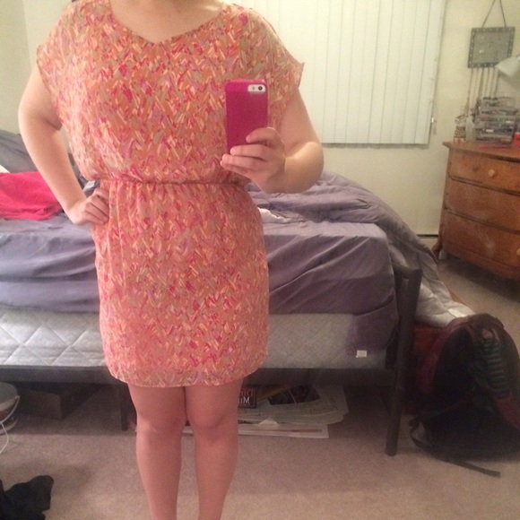 Spring colored short-sleeve dress - Picture 3 of 3