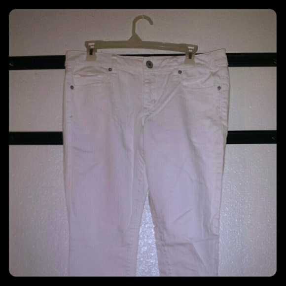 American Eagle White Jeans