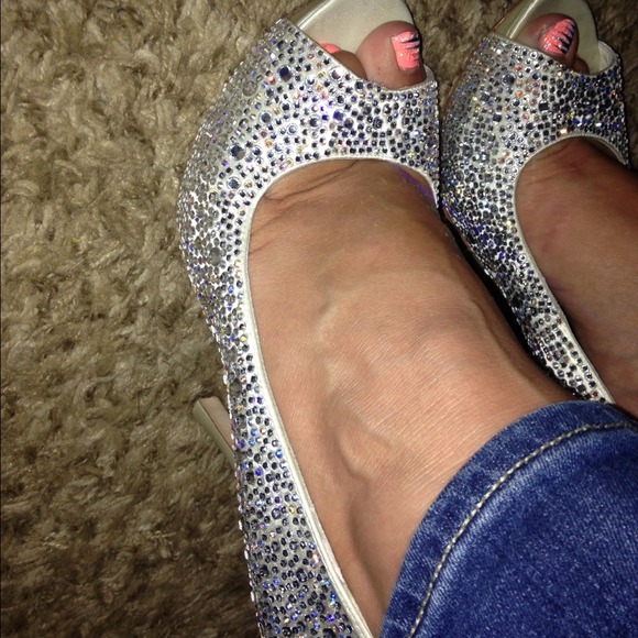Benjamin Adams beautiful Charlize heels - Picture 2 of 4