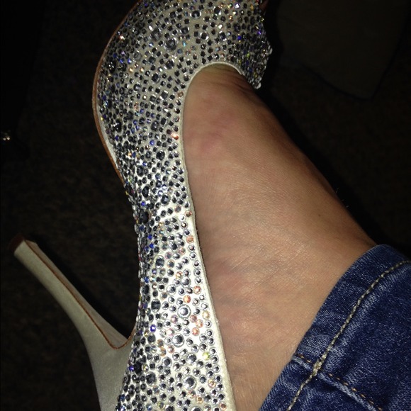 Benjamin Adams beautiful Charlize heels - Picture 3 of 4