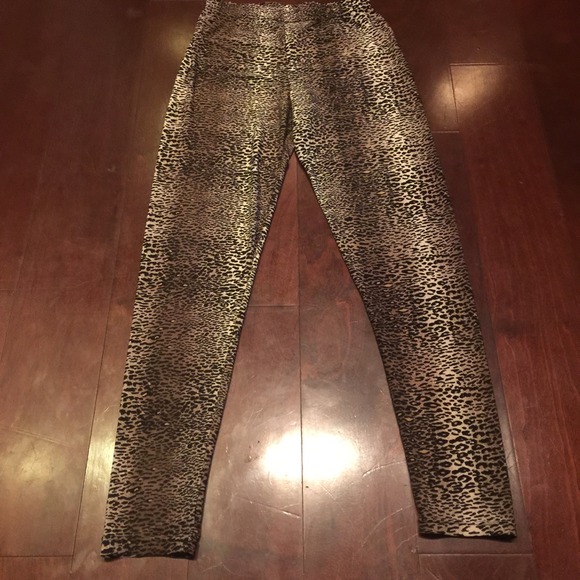 GET THIS LOOK ❤️Animal Print leggings❤️💋 💋💋 - Picture 2 of 4