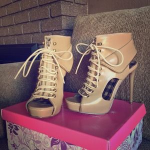 Michael Antonio Anisette stiletto with laces