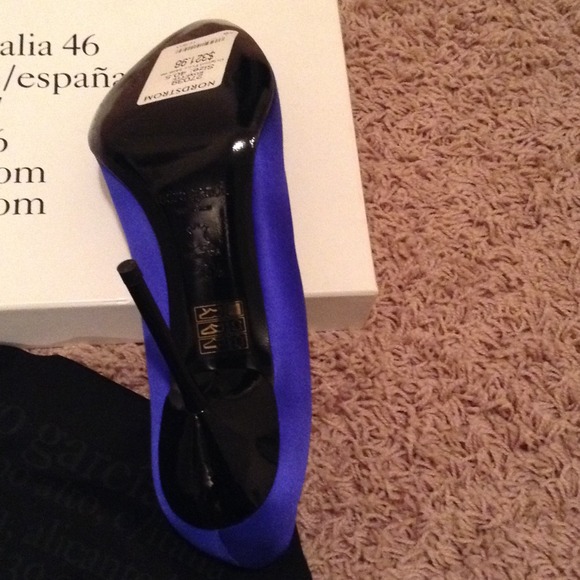 Pedro Garcia Blue Satin Pumps - Picture 3 of 4