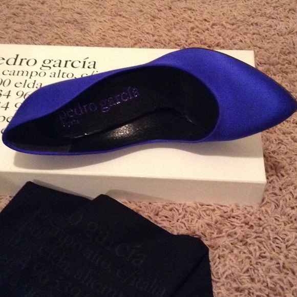 Pedro Garcia Blue Satin Pumps - Picture 4 of 4
