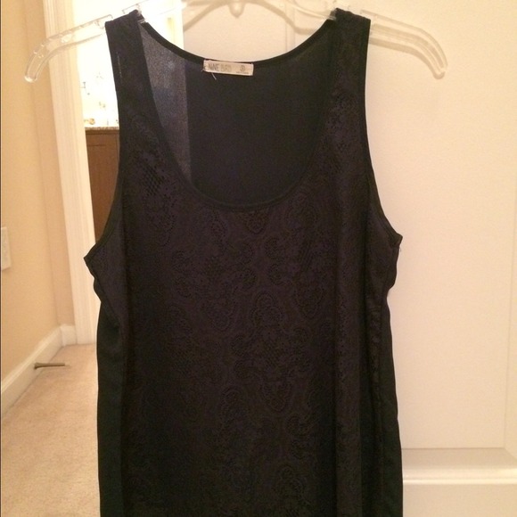 Lace patterned tank top.