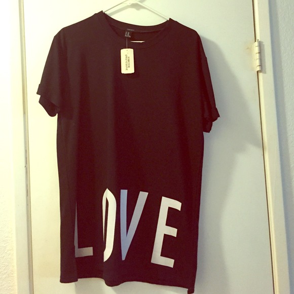 Forever 21 black tshirt