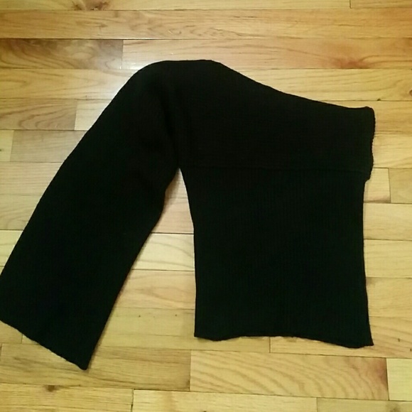 Black off the shoulder - Picture 2 of 2