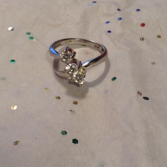 Sterling Silver and White Topaz Ring - Picture 4 of 6