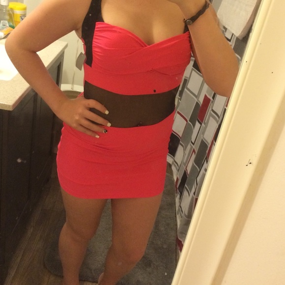 Party dress fits medium - Picture 3 of 4