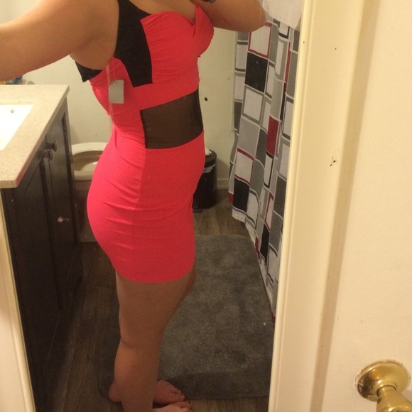 Party dress fits medium - Picture 4 of 4