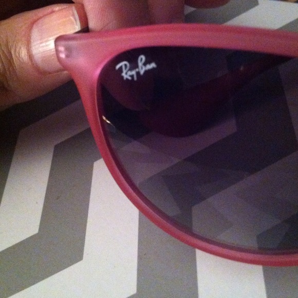 !!SOLD!!  Ray-Ban light pink Erika sunglasses - Picture 3 of 4