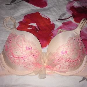 VS Dream Angels Lacey pink bra
