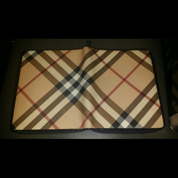 Authentic Burberry iPad case lower  via paiipal - Picture 1 of 4