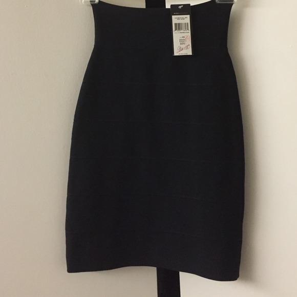 Knit Skirt BCBG - Picture 2 of 3