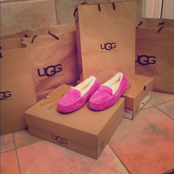 UGG Shoes - 💯 Authentic UGG Magenta Slippers