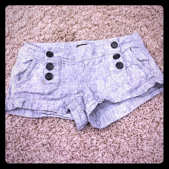 Express shorts with nautical button closure