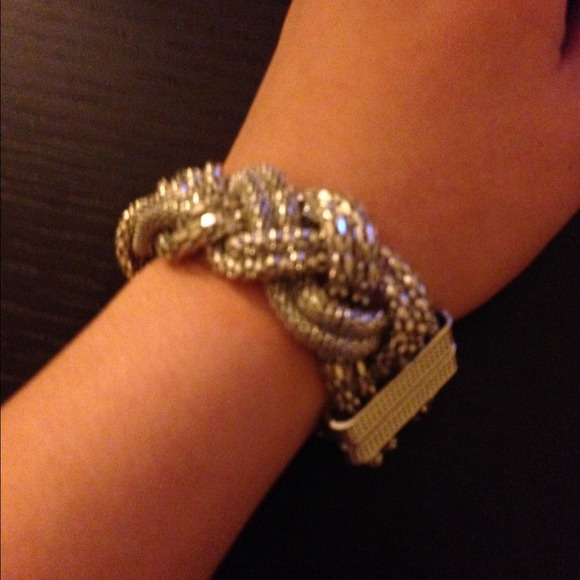 Costume Jewlery light weight bracelet.