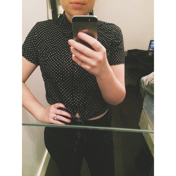 ⚫️⚪️polka dot crop top w/ tie front⚫️⚪️