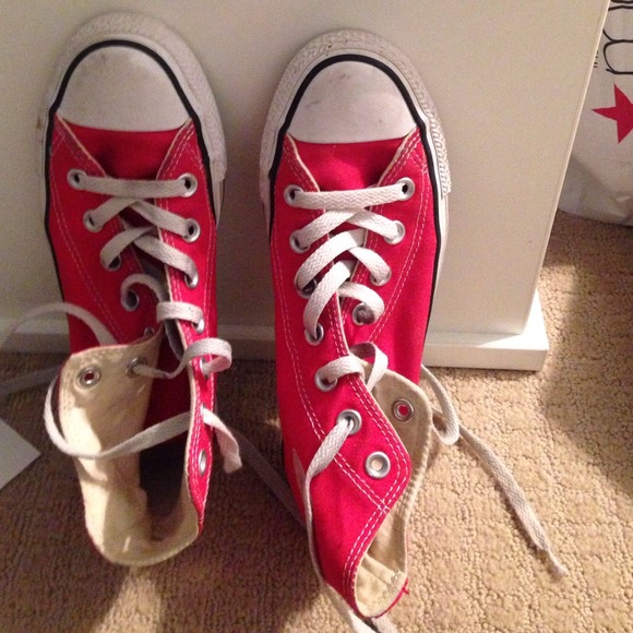 RED HIGH TOP CONVERSE