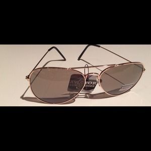 Aviator style gold sunglasses