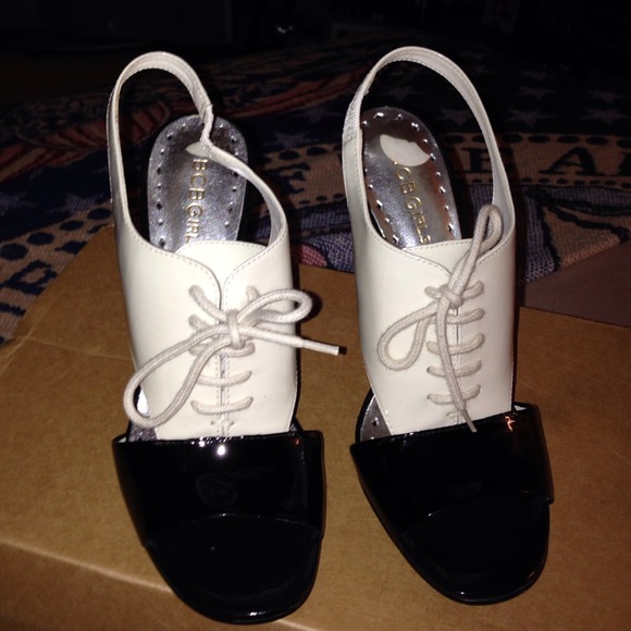 BCBGirls pump size 6 - Picture 2 of 3