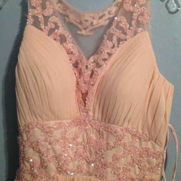 PROM DRESS - Picture 2 of 4