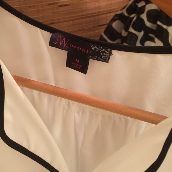 ✨SOLD✨JW white blouse - Picture 4 of 4